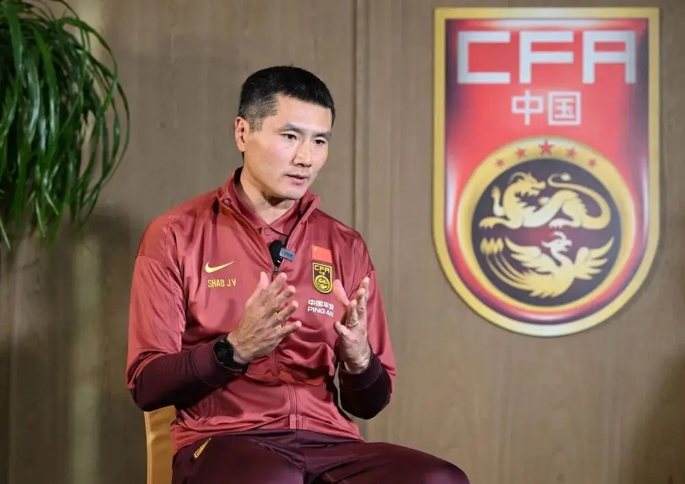 Tân HLV khẳng định cầu thủ Trung Quốc đủ sức đá 5 giải hàng đầu châu Âu