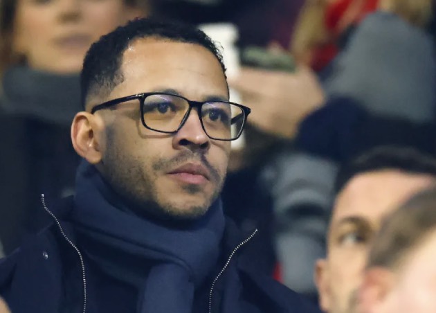 Tân HLV Rosenior giải thích lý do không chỉ đạo Chelsea trận thua Fulham