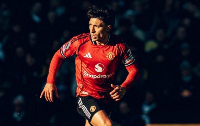 Thắng 100% tranh chấp, Martinez làm điểm tựa cho Quỷ đỏ