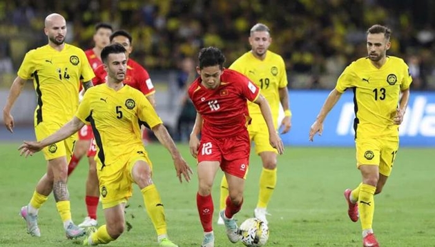 Thua vì “Tây”: Lời thức tỉnh cho bóng đá Việt Nam