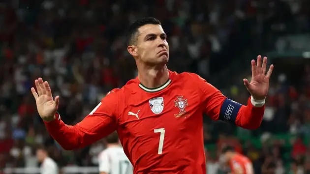 Top 10 chân sút vòng loại World Cup: Ronaldo dẫn đầu, Messi và Lewandowski sát sao