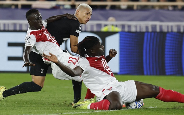 Tottenham bế tắc, chấm dứt chuỗi 125 trận có bàn thắng