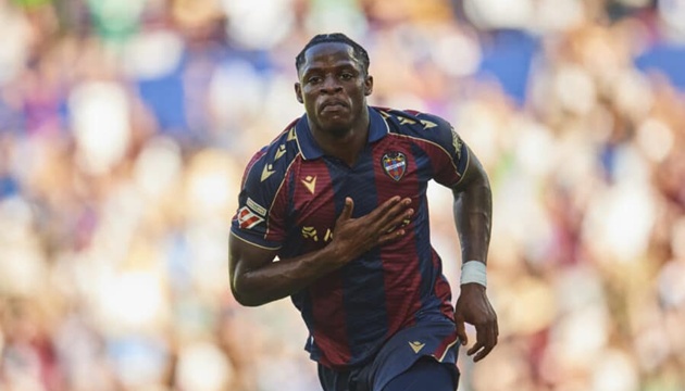 Tottenham săn Etta Eyong thay thế Brennan Johnson