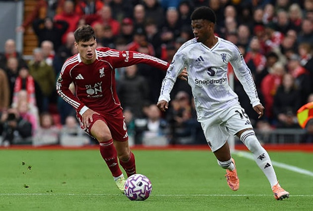 Trọng tài Mark Clattenburg chỉ ra điểm khiến ông khó chịu ở Amad Diallo