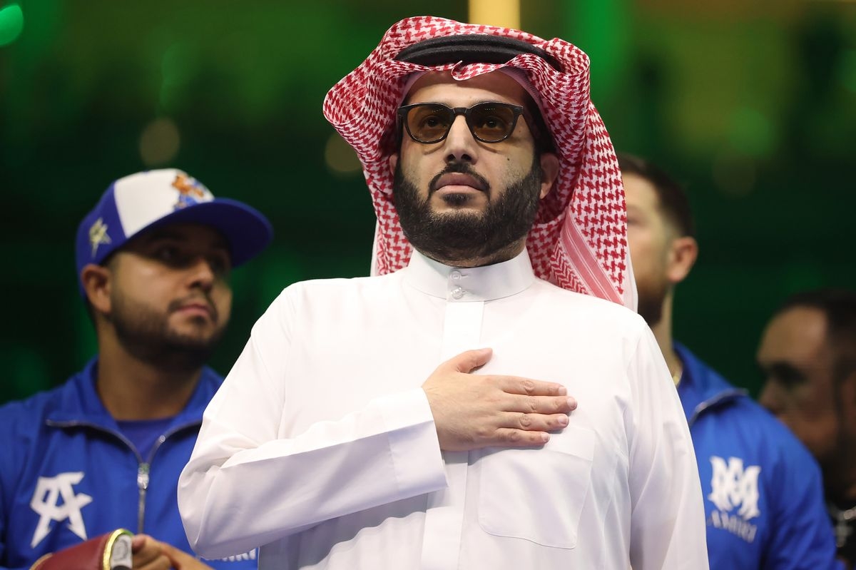 Tỷ phú Saudi mong nhà Glazer cuốn gói theo Amorim