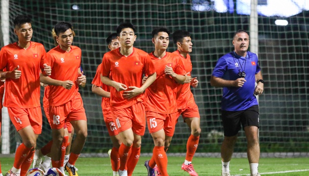 U23 Việt Nam tập buổi đầu tại Jakarta trước trận gặp Lào