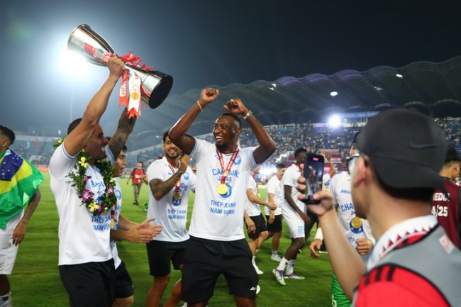 V-League 2025/26: Tranh cãi câu chuyện suất ngoại binh