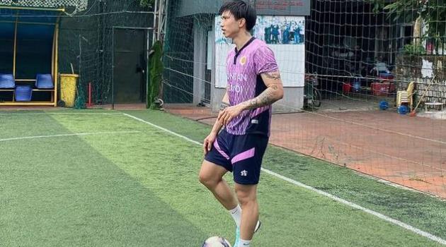 Văn Hậu trở lại sân tập: Hy vọng tái xuất mùa giải 2025/26