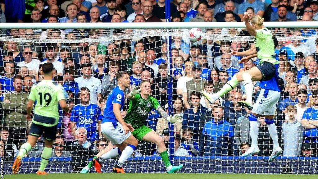 Vắng Grealish, Everton gặp vấn đề lớn khi đối đầu Man City