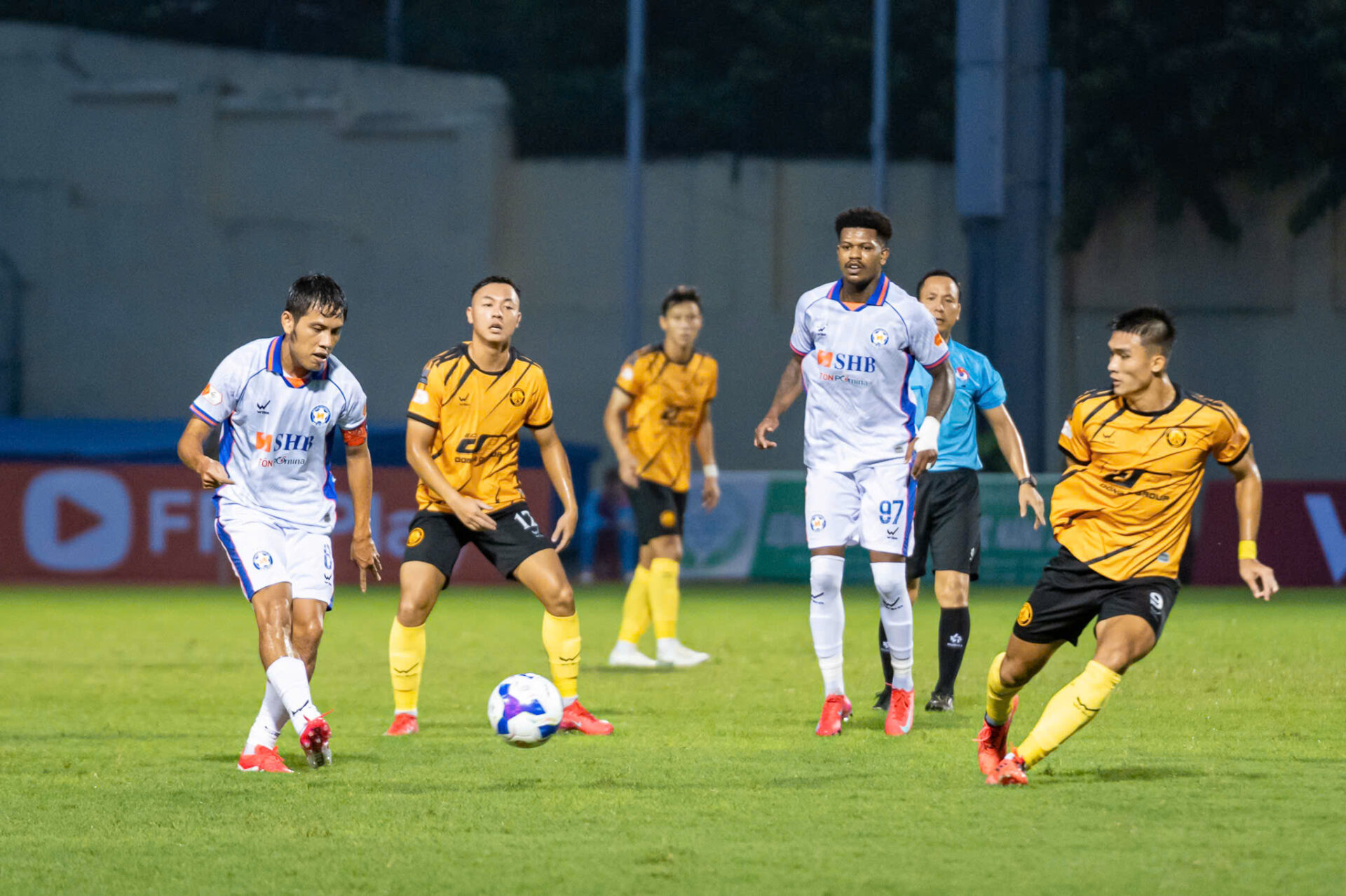 CLB Thanh Hóa oằn mình giữa cơn bão khủng hoảng