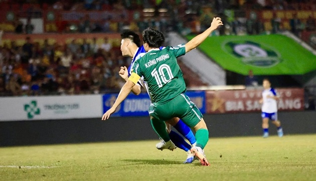 Công Phượng tái phát chấn thương, nghỉ thi đấu hết Tết