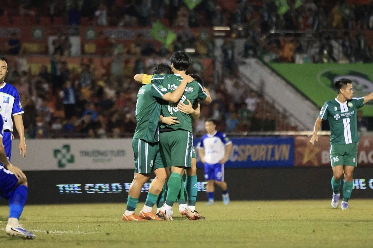 Công Phượng tái xuất rực rỡ, Đồng Nai thắng ngược Khánh Hòa