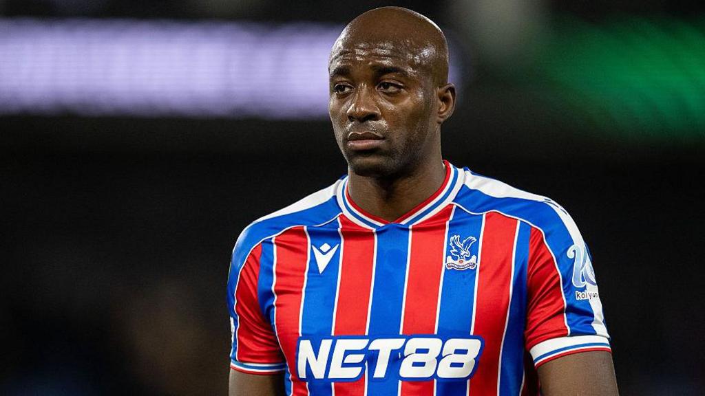 Cú quay xe Mateta mở đường cho Man Utd