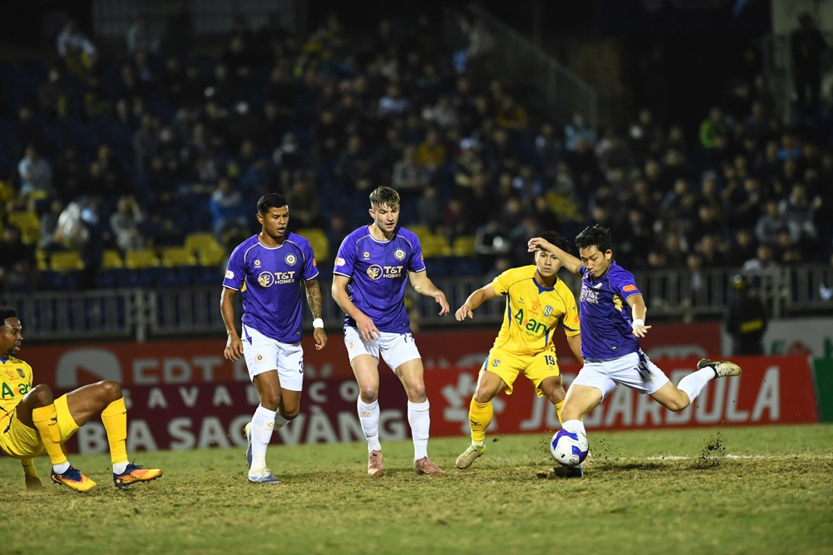 HLV Văn Sỹ Sơn nhận hết trách nhiệm sau thất bại của SLNA