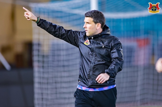 Mắng trọng tài là nỗi hổ thẹn, HLV Ninh Bình sắp lĩnh án