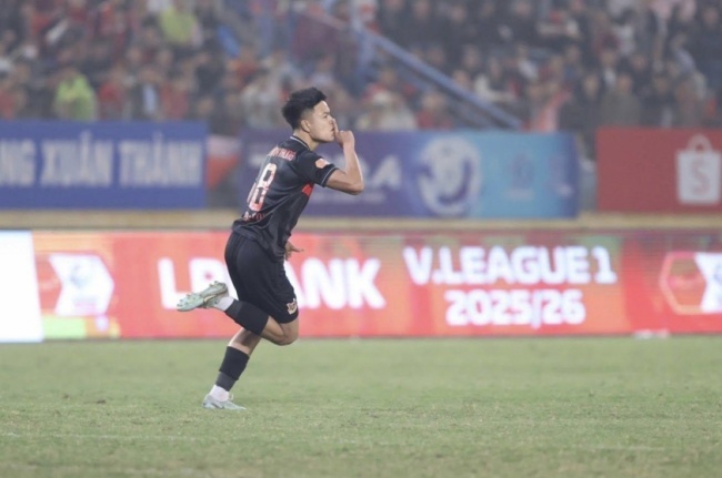 Sao Việt kiều Ninh Bình ghi điểm với HLV Kim Sang-sik