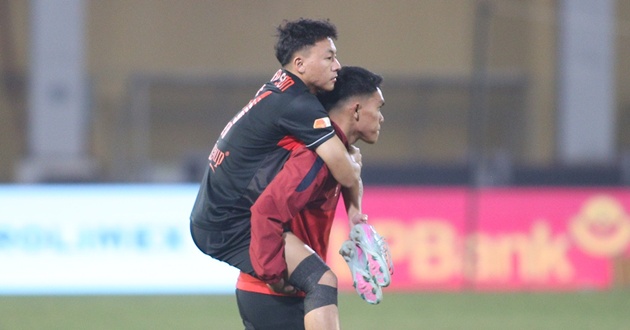 Thái Sơn nghe rõ tiếng đứt dây chằng dù không va chạm