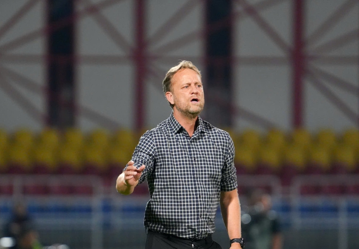 Vắng HLV Polking, CAHN chịu thiệt trước đại chiến Ninh Bình