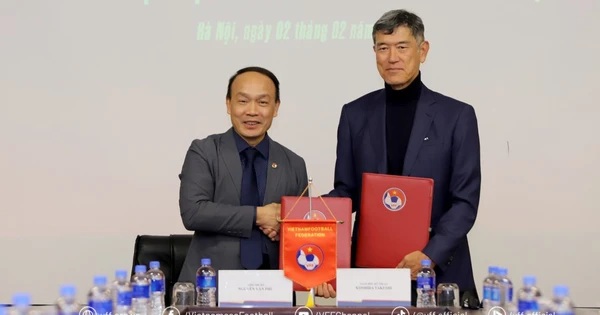 VFF gia hạn hợp đồng với GĐKT Koshida Takeshi