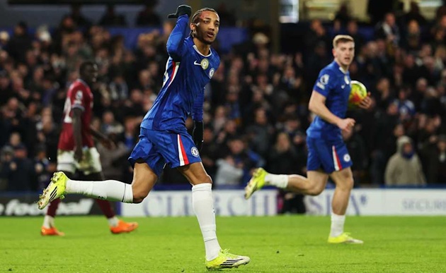 Vũ khí hạng nặng Joao Pedro thách thức Arsenal