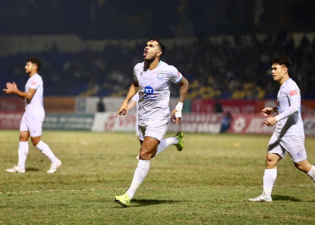 Xuân Son hỏng phạt đền, Nam Định đánh rơi chiến thắng trước Thanh Hóa